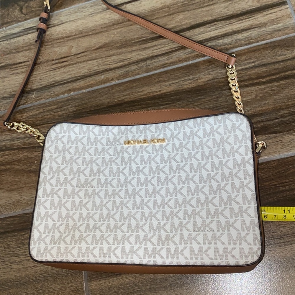 🌵Michael Kors White and Tan Crossbody Bag! - Picture 11 of 13